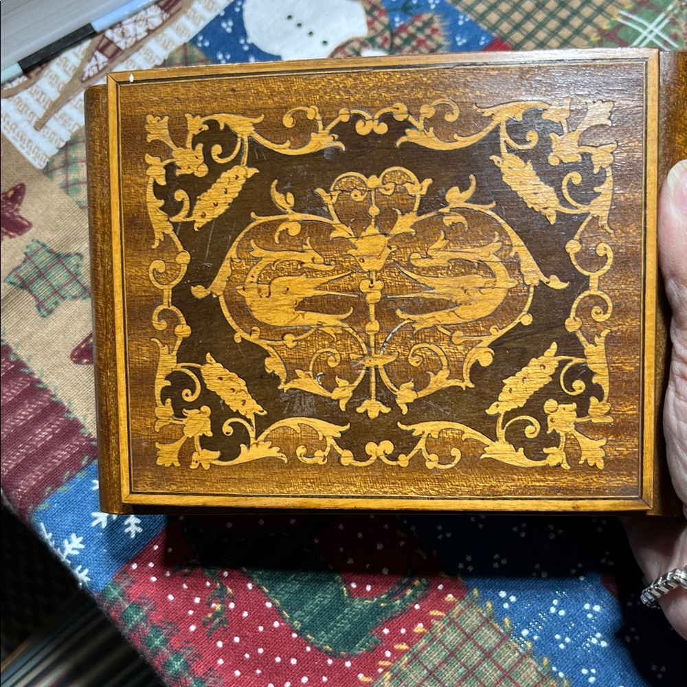 Vintage Sorrento ware inlaid wood cigarette box